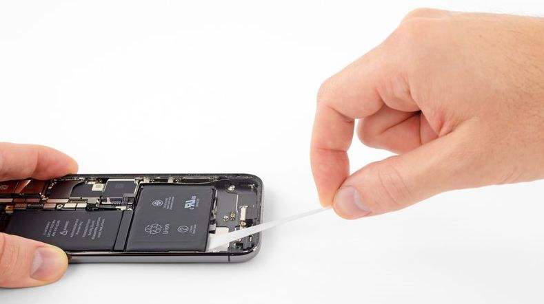 苹果手机在家怎么换电池苹果手机死机了怎么办屏幕不动