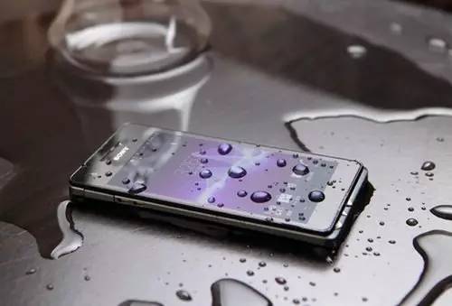 苹果手机掉水了怎么办?苹果手机掉水里了还是好的应该怎么处理