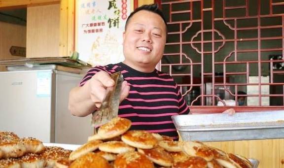 上虞好停车苹果版:咸烧饼，记忆深处的老味道——探访军华食品店店主刘军华